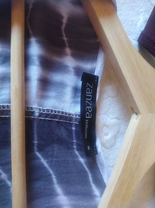 Caftán tie-dye azulado y gris