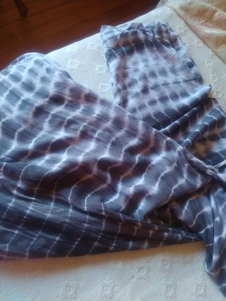 Caftán tie-dye azulado y gris