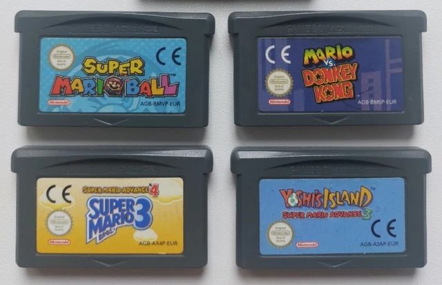 Set di cartucce per Game Boy Advance. 