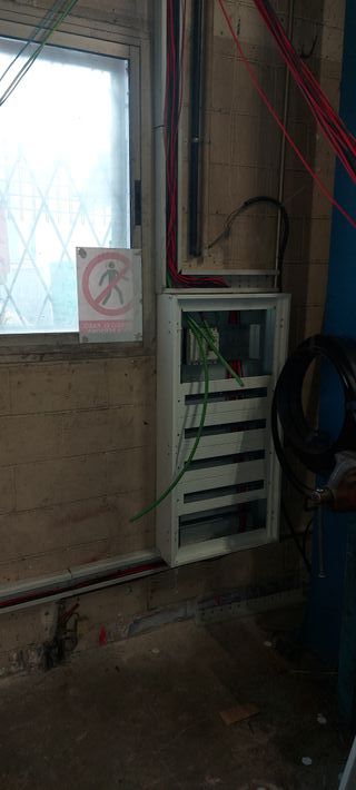 Electricidad, aire acondicionado, legalizaciones.