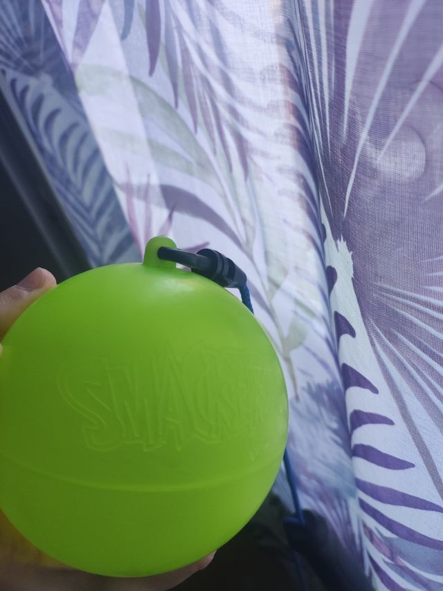 smackerz. juego de pelotas verdes