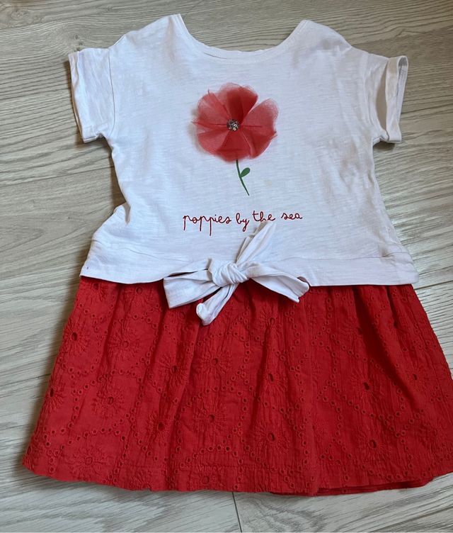 Vestido de niña coral y blanco