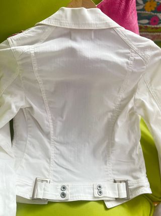 Cazadora vaquera blanca