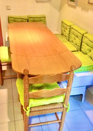 MESA Y 2 SILLAS. EXTENSIBLE. MADERA MACIZA