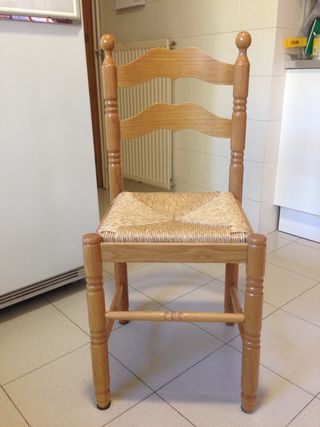 MESA Y 2 SILLAS. EXTENSIBLE. MADERA MACIZA