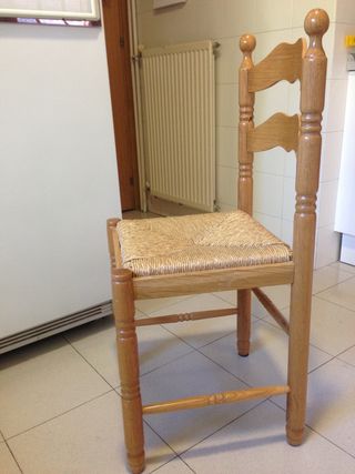 MESA Y 2 SILLAS. EXTENSIBLE. MADERA MACIZA