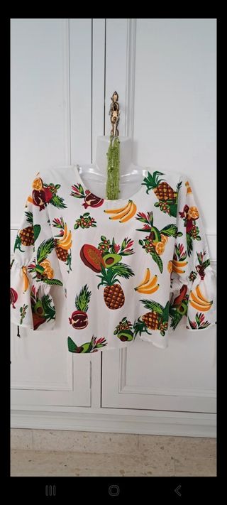🍋 Alegre top corto con mangas rizadas talla M