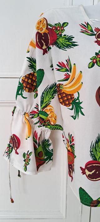 🍋 Alegre top corto con mangas rizadas talla M