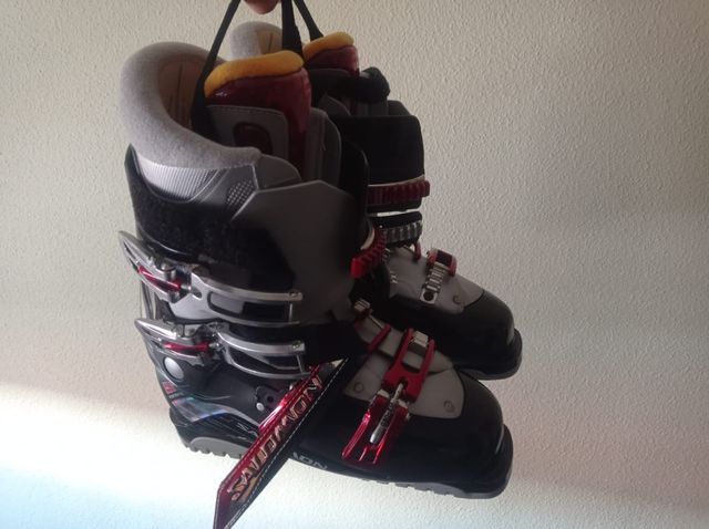 Botas esquí talla 38,5. UN SOLO USO.