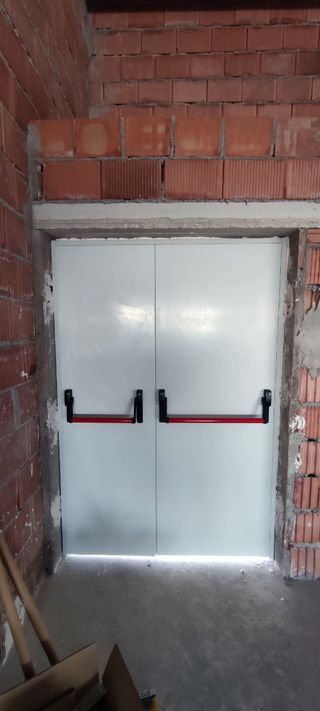 MONTAJE, VENTA Y REPARACIÓN PUERTAS METÁLICAS