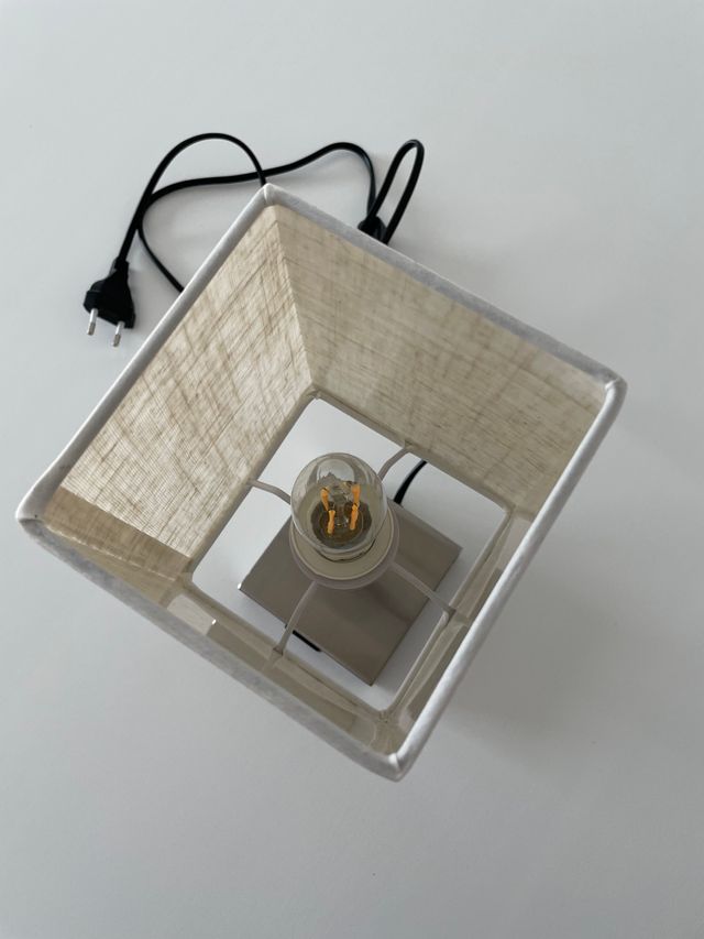 Lampara tactil con bombilla y puertos USB