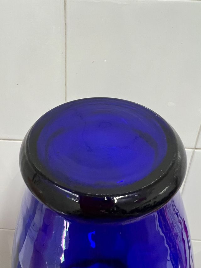 Vaso in vetro ad anfora