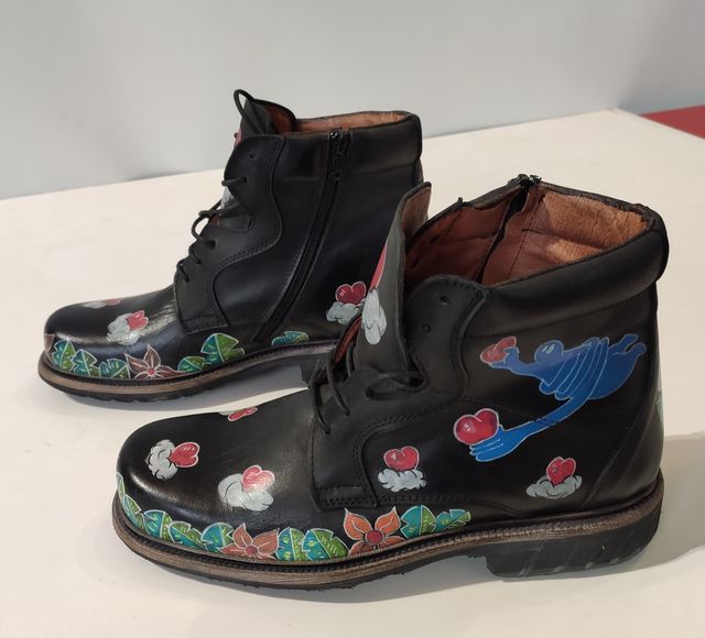 STIVALI DA UOMO, STIVALI IN PELLE, STIVALI VERNICIATI.