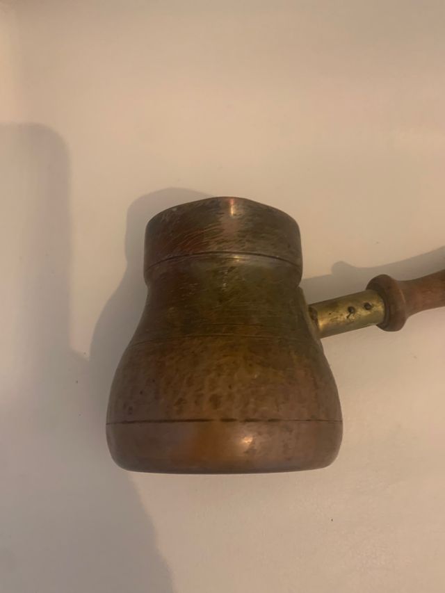 Cafetera antigua para café turco