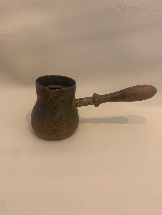 Cafetera antigua para café turco