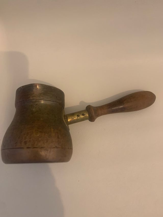 Cafetera antigua para café turco