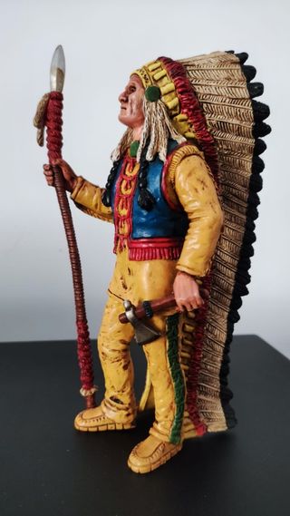 coppia di statuette statiche "indiani"