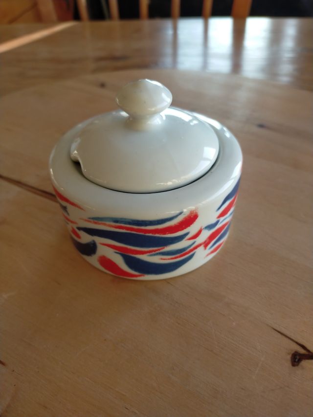 azucarera del Barça porcelana firmada Vives Fierro