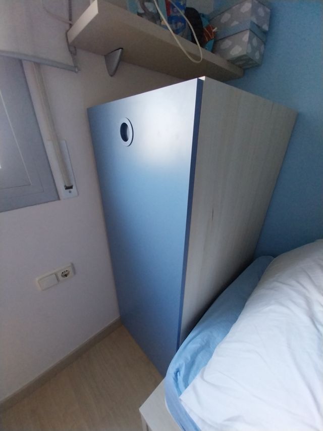 Armario infantil con puerta lacada azul