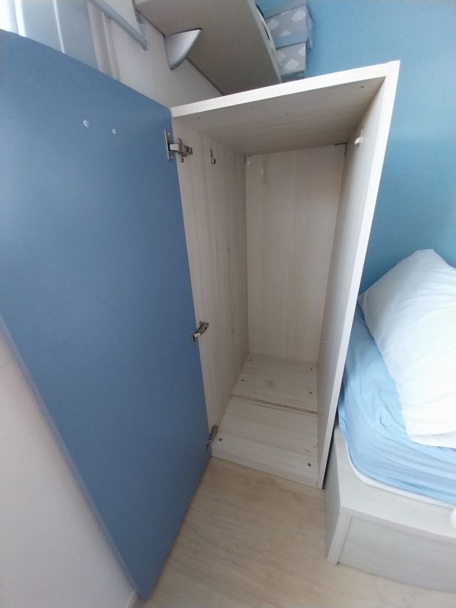 Armario infantil con puerta lacada azul