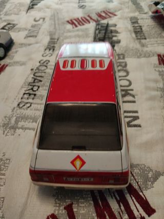 Vehiculos de metal juguete antiguos