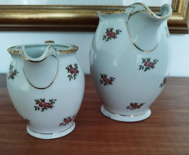 Juego Cafetera y Lechera, porcelana Royal Buerger.