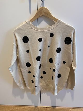 Jersey con escote en pico y botones en la parte de