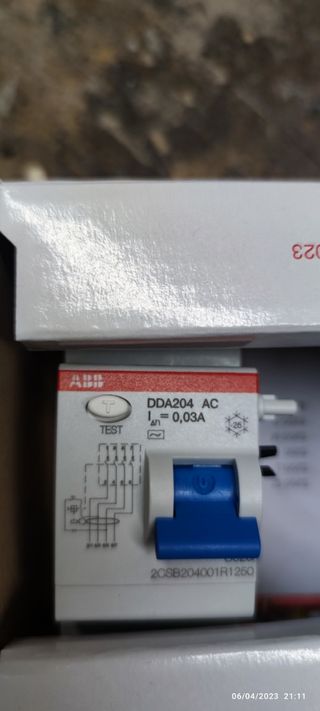 Interruttore con differenziale ABB S204 M C32