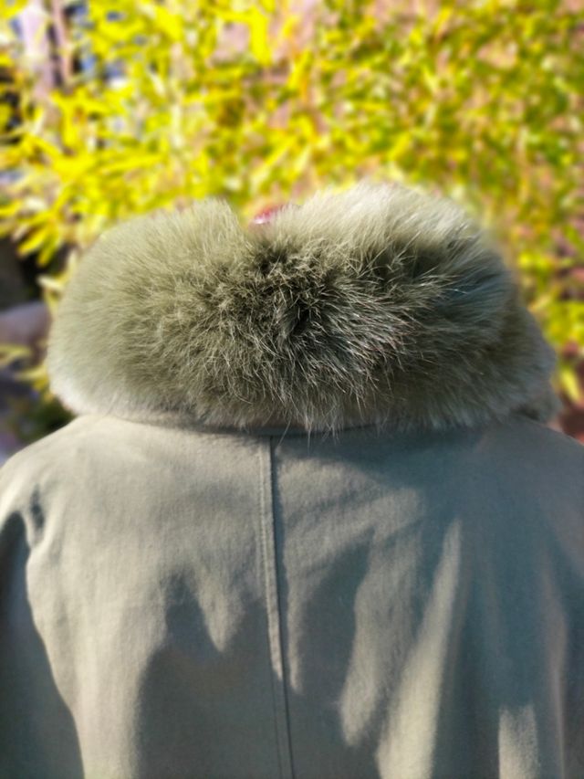 Parka con forro de conejo.