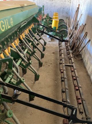 Sembradora de cereal Gil