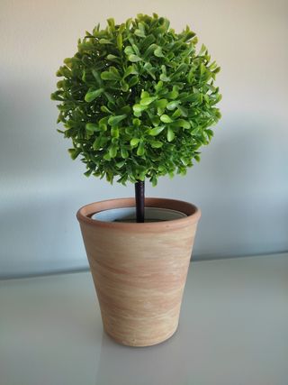 PLANTA ARTIFICIAL Y MACETA