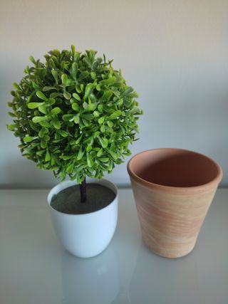 PLANTA ARTIFICIAL Y MACETA
