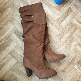 Botas marrones altas Zara