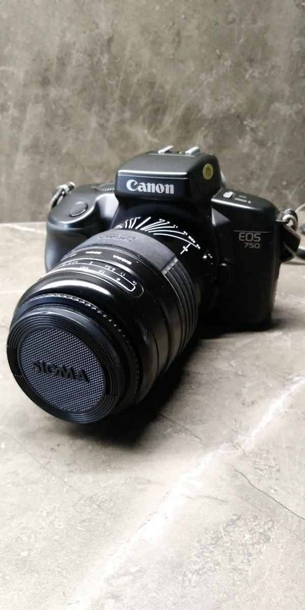 CANON EOS-750
