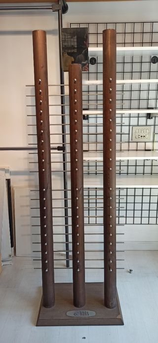 Expositor de gafas de madera para tienda.