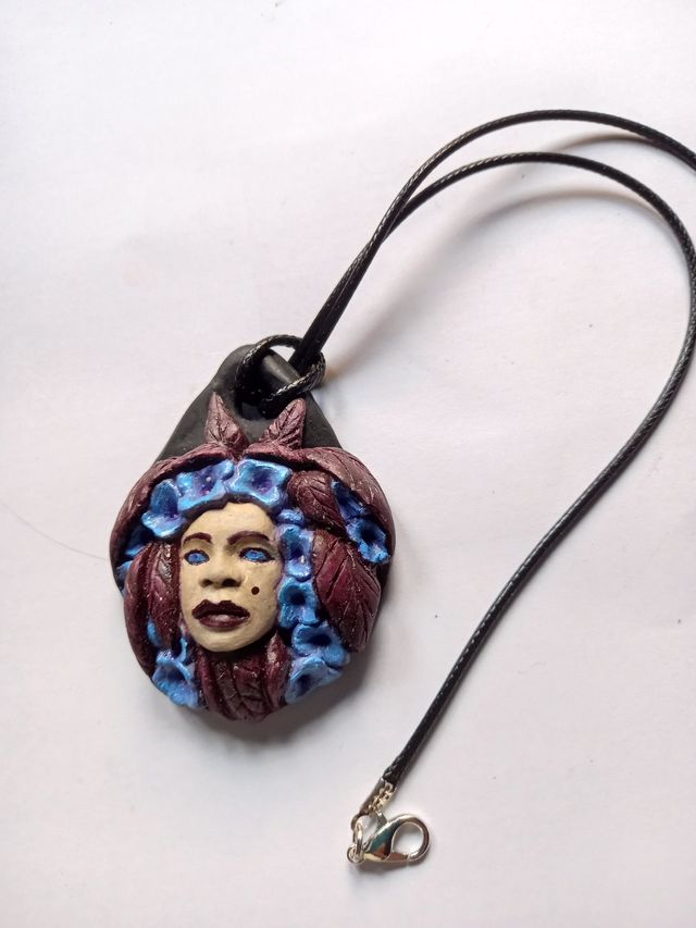 colgante hada gótica