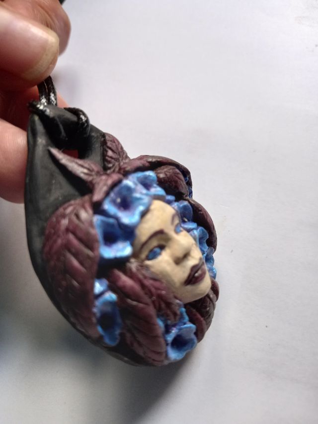 colgante hada gótica