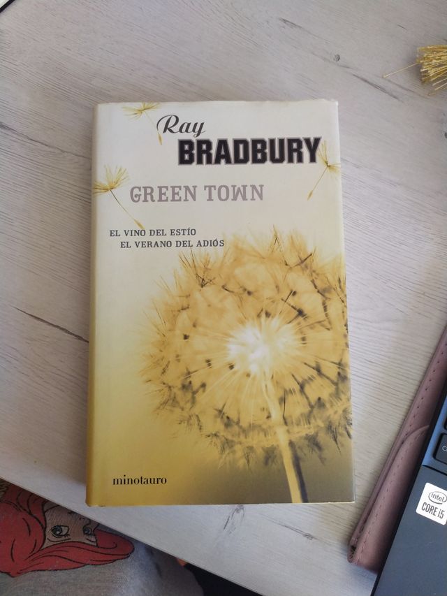 Ray Bradbury. Green town.