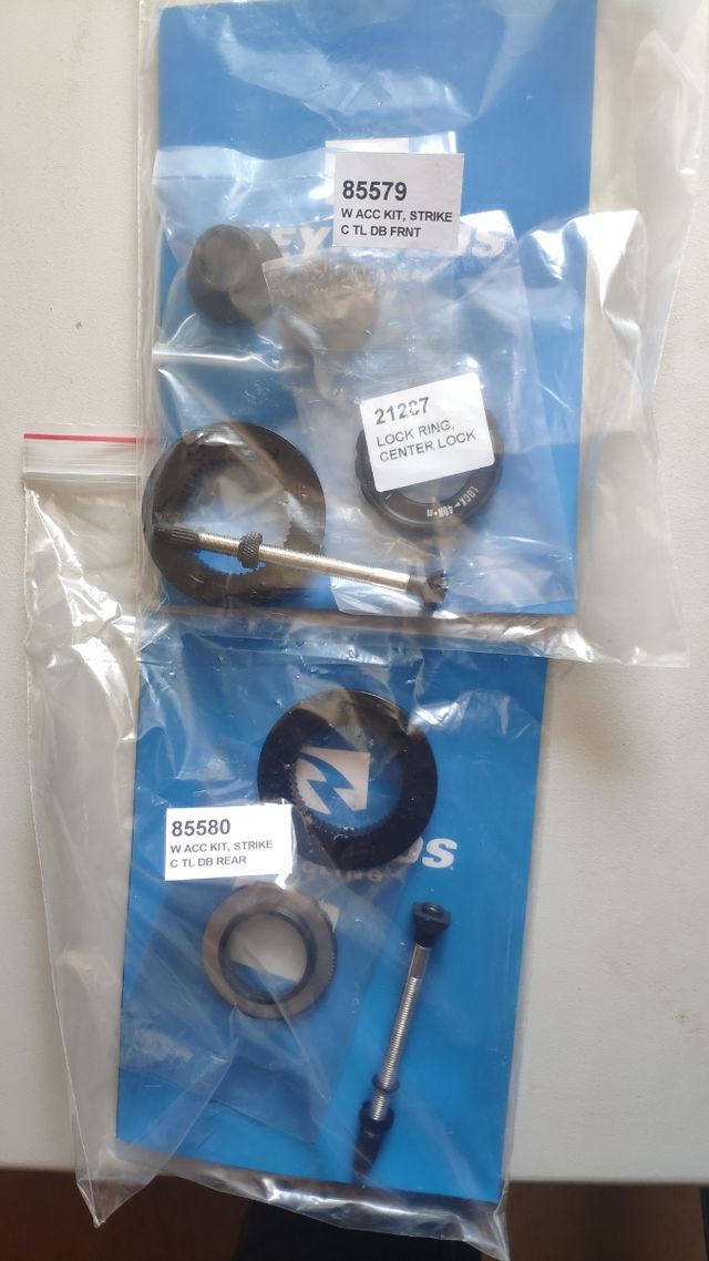 RUEDA REYNOLDS CARRETERA Strike db Shim