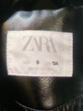 Cazadora efecto piel Zara