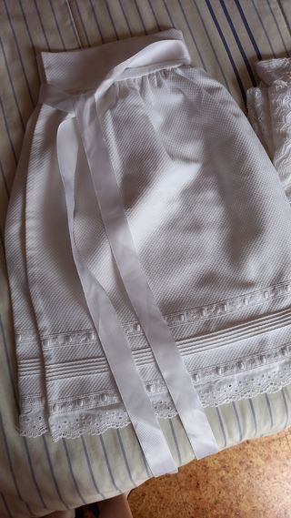 Saia de baptizado feita a mão