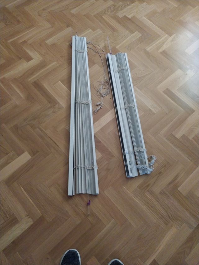 2 persianas pequeñas y 2 persianas grandes.