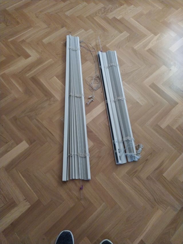 2 persianas pequeñas y 2 persianas grandes.