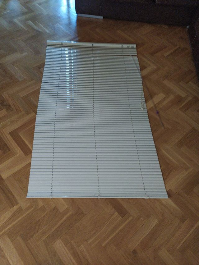 2 persianas pequeñas y 2 persianas grandes.