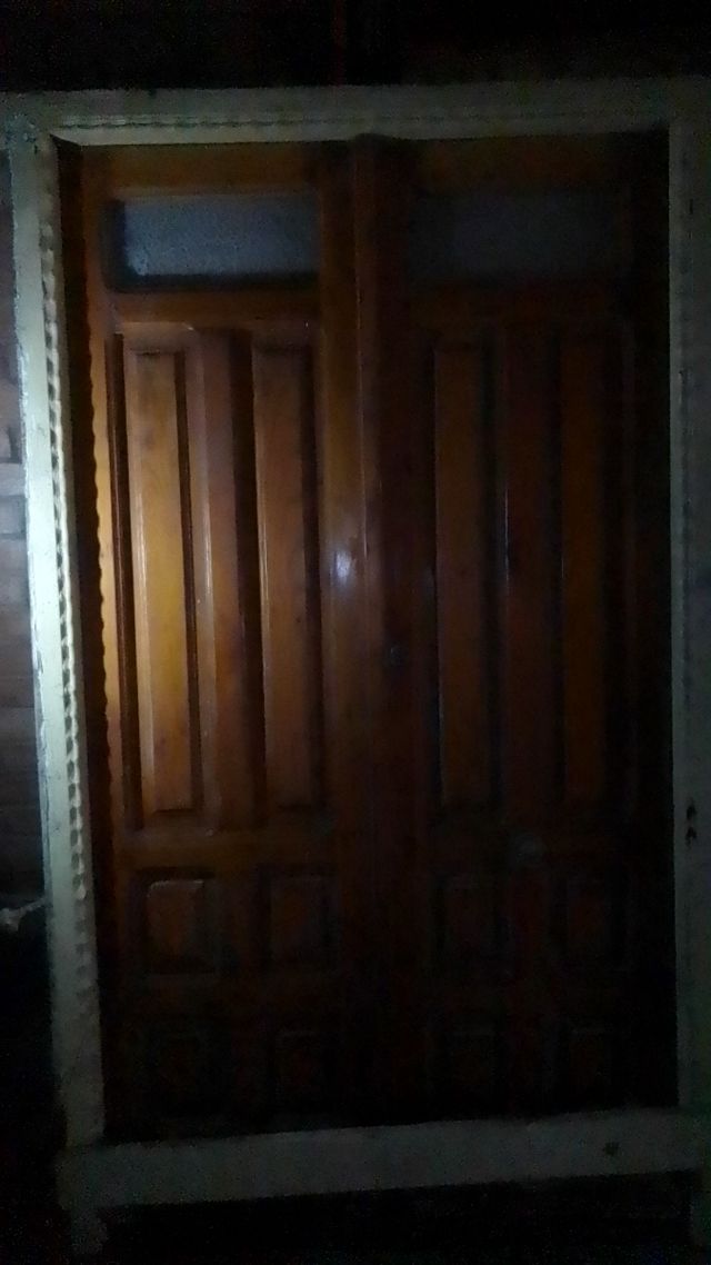 PUERTA DE MADERA DE ENTRADA DE CALLE 
