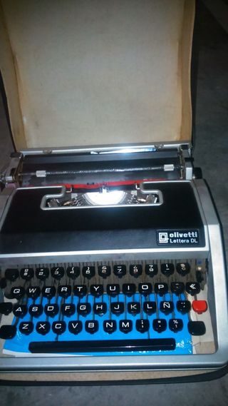 MAQUINA DE ESCRIBIR ANTIGUA