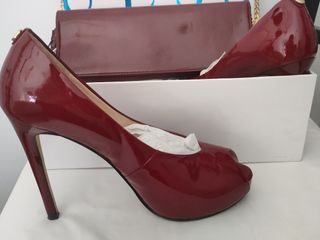 Zapatos y Cartera Guess Rojos Burdeos Nuevos.