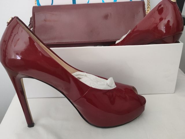 Zapatos y Cartera Guess Rojos Burdeos Nuevos.