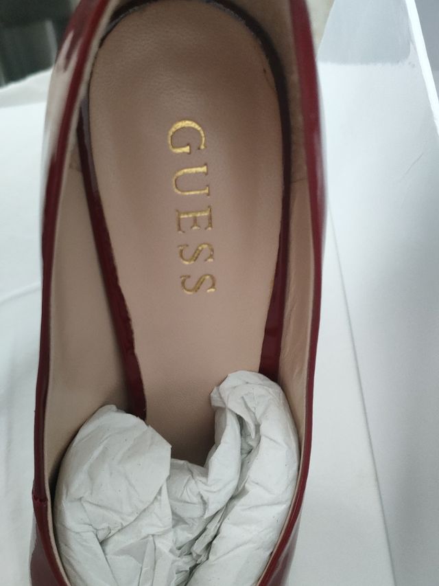 Zapatos y Cartera Guess Rojos Burdeos Nuevos.
