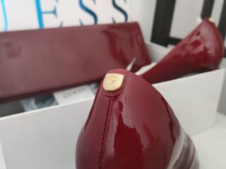 Zapatos y Cartera Guess Rojos Burdeos Nuevos.